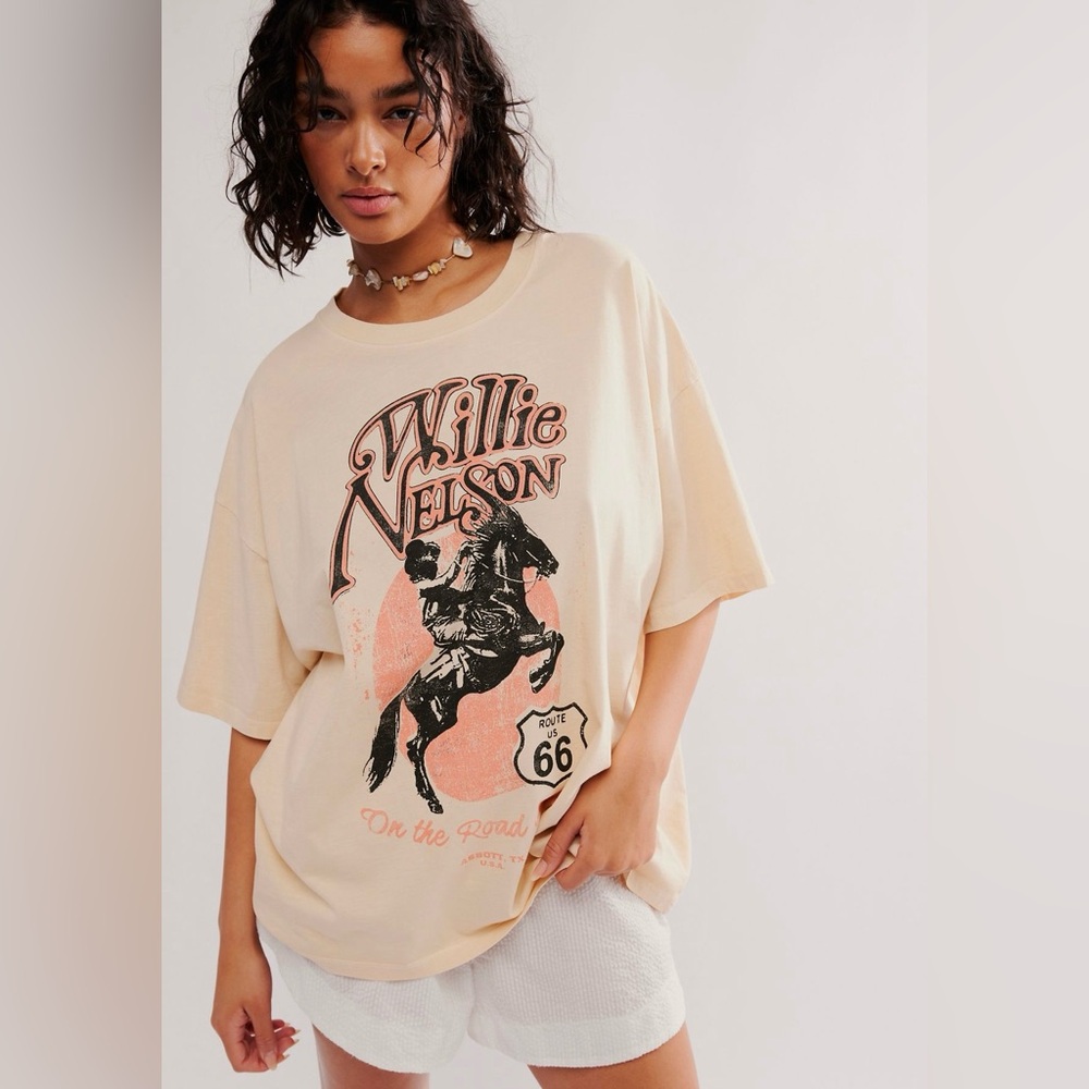 NWT Willie Nelson Daydreamer Cream Graphic Tee